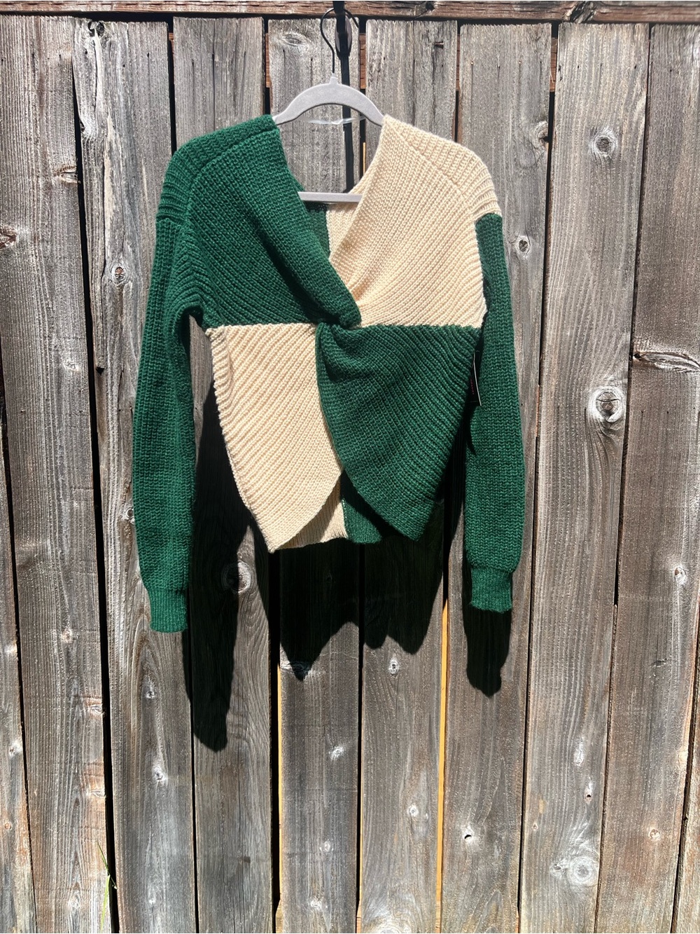 No Boundaries Colorblock twisted front green & cream Sweater size small (3-5)
